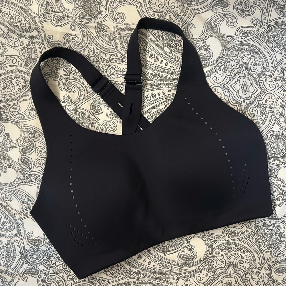 EUC Lululemon high impact sports bra 32DD
